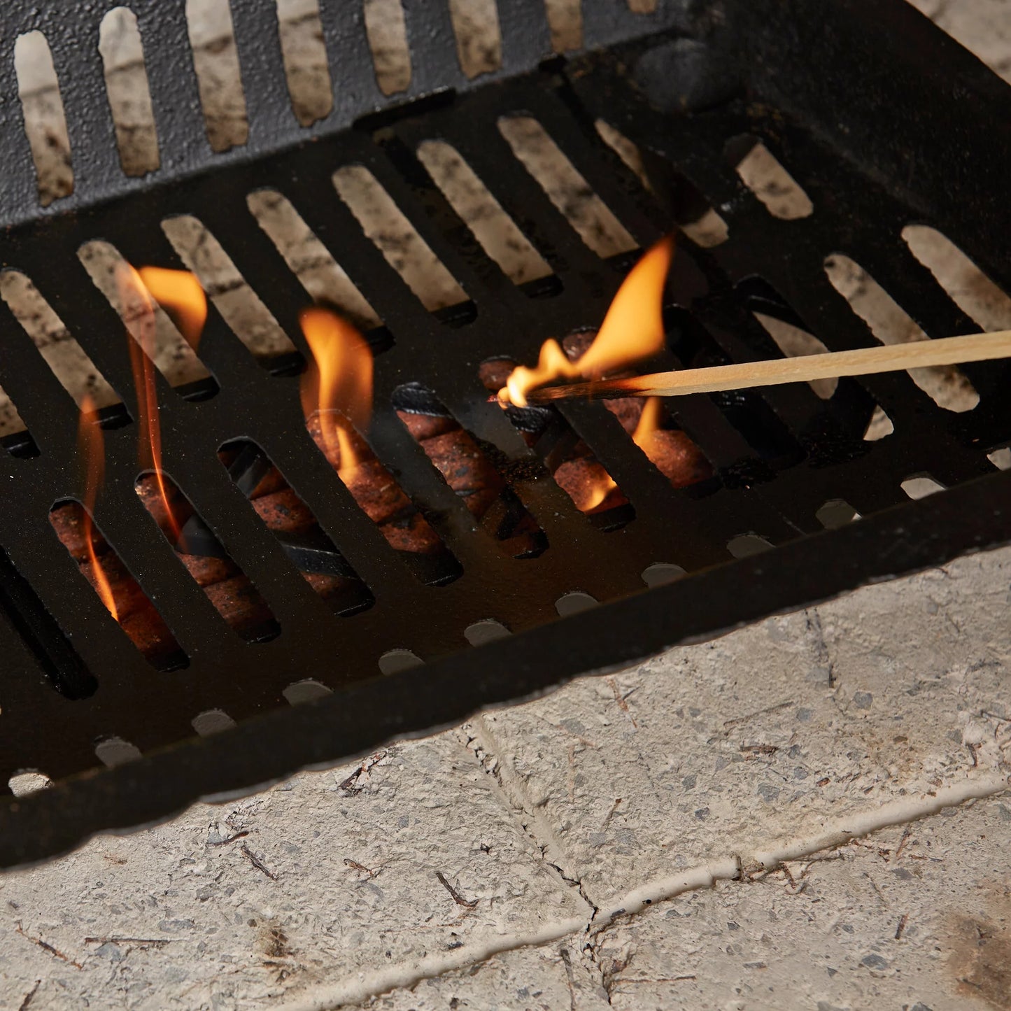 Uniflame c-1137 cast iron firestarter