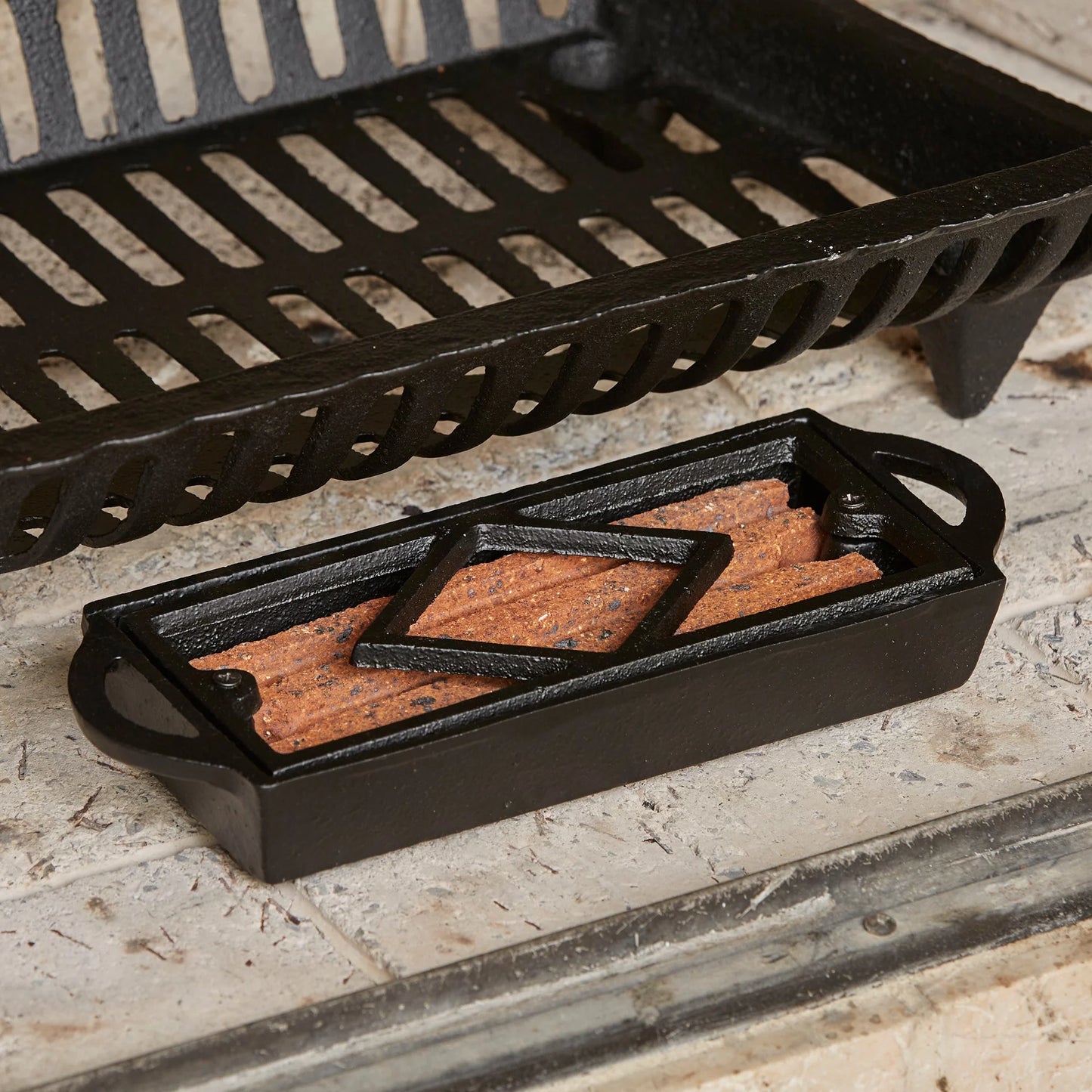 Uniflame c-1137 cast iron firestarter