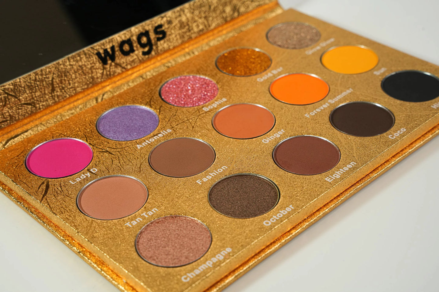 Wags gold matters eyeshadow palette, summer palette, vibrant colors and high pigmented